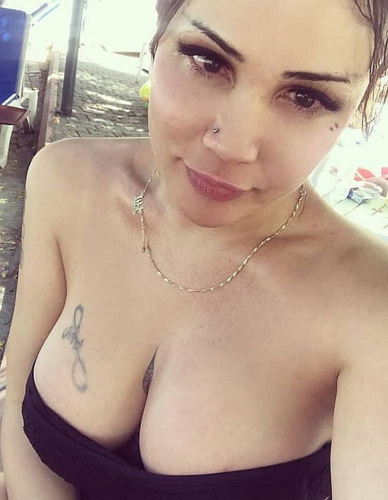 19P Turkish slut Hatun from Izmir 28 yrs.
