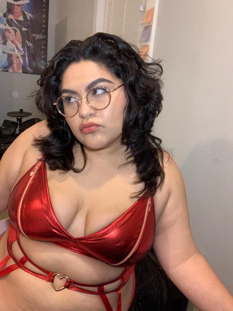 16P Bbw mix 479 (Hot red bra)