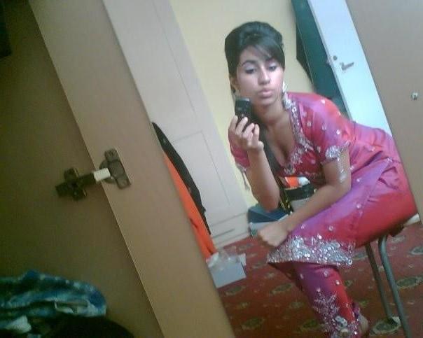 7P Desi Indian Paki Cleavage Part 4