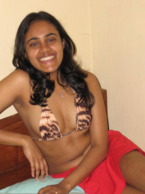 9P Srilankan university Nude Girl leek new 2020