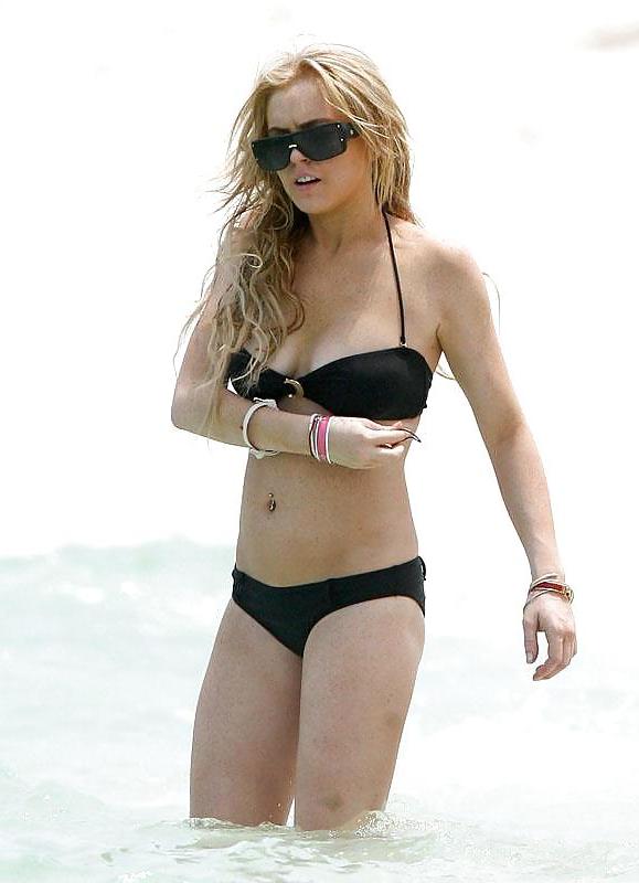 21P Lindsay Lohan ... Nipple In Black Bikini