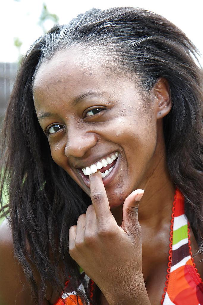 25P BEAUTIFUL BLACK GIRL IN BIKINI