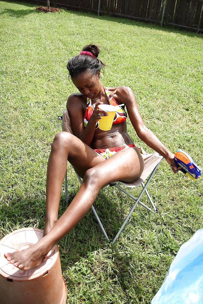 25P BEAUTIFUL BLACK GIRL IN BIKINI