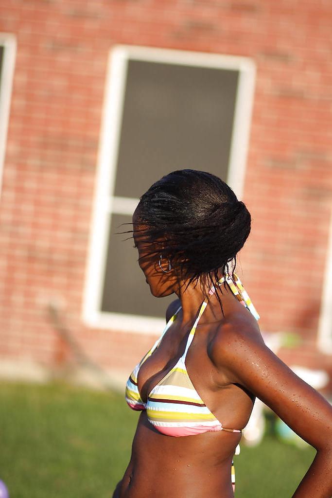 25P BEAUTIFUL BLACK GIRL IN BIKINI