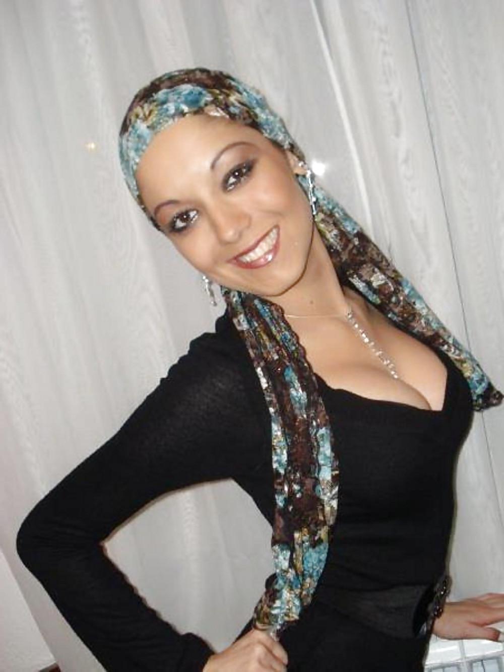 17P Arab and turkish girls