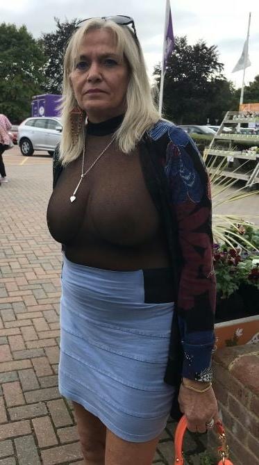 20P Mature ladies braless cleavage pokies 112