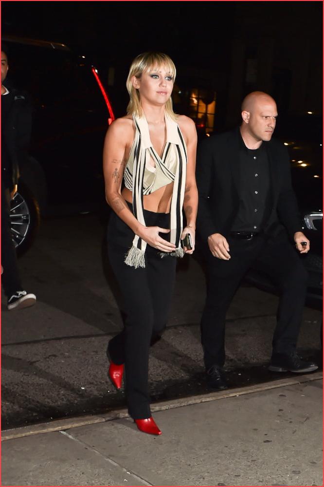 24P Miley Cyrus Nip Slip 02-12-2020