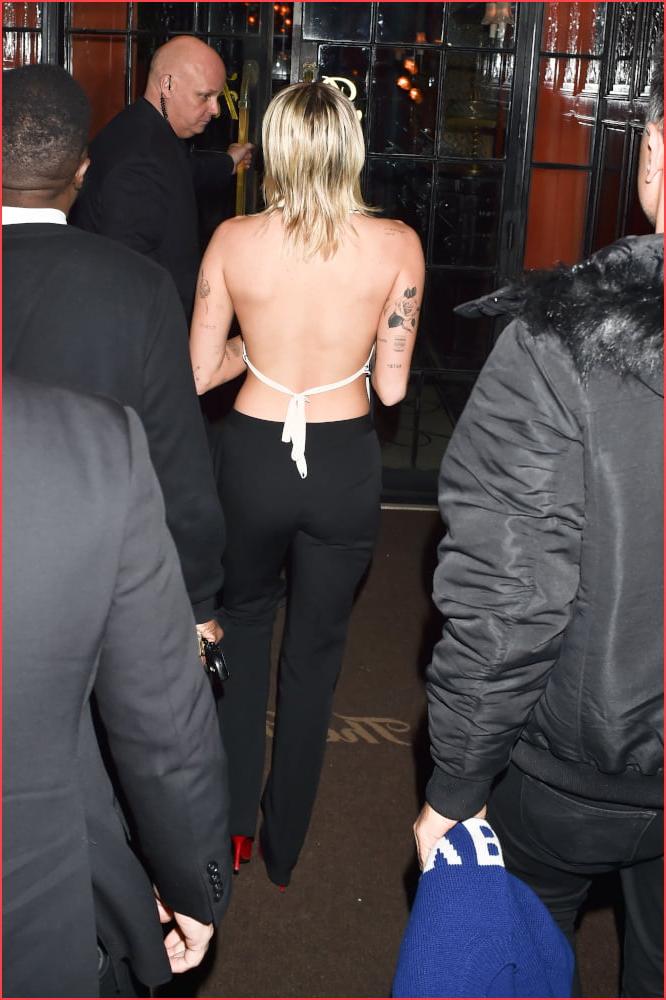 24P Miley Cyrus Nip Slip 02-12-2020