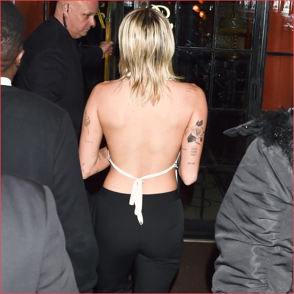 24P Miley Cyrus Nip Slip 02-12-2020