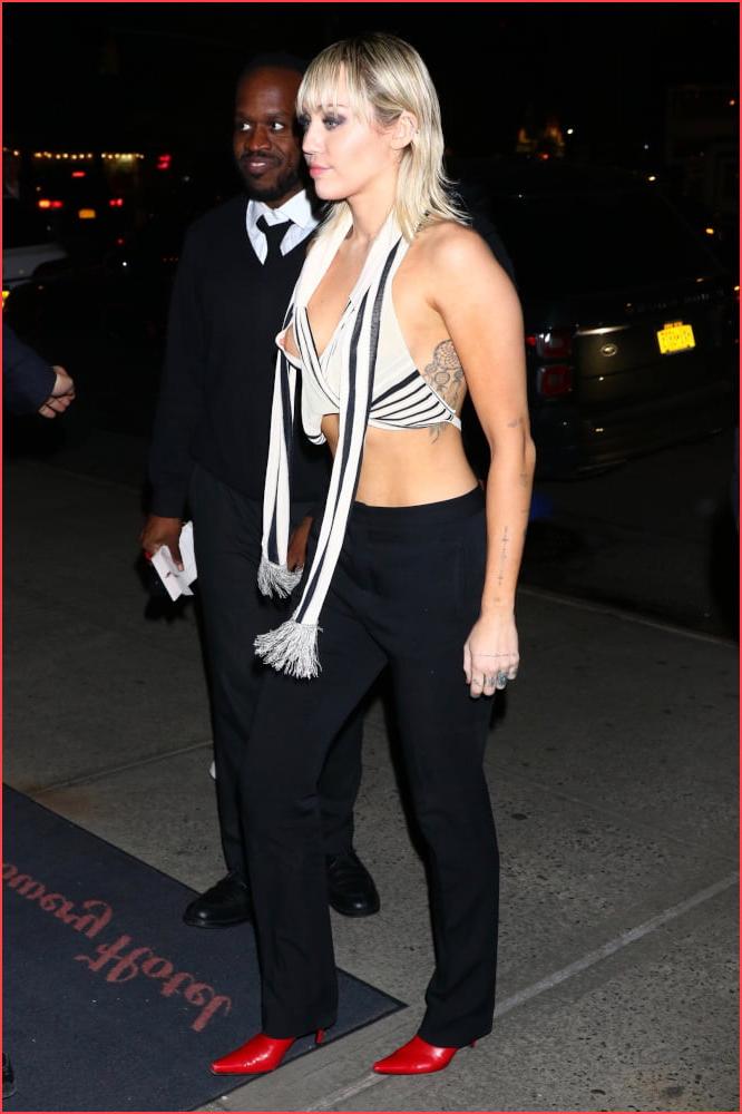 24P Miley Cyrus Nip Slip 02-12-2020