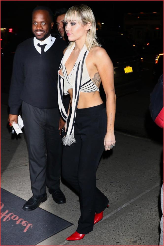 24P Miley Cyrus Nip Slip 02-12-2020