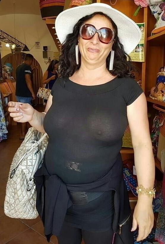 20P Mature ladies braless cleavage pokies 110