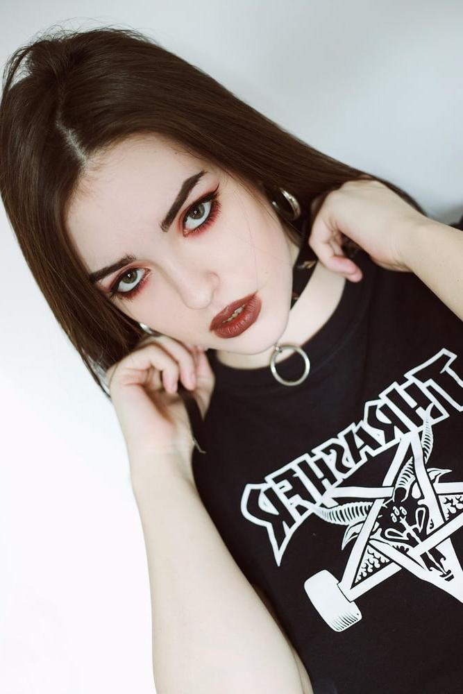 25P Sexy Goth Babe's Hot Tits