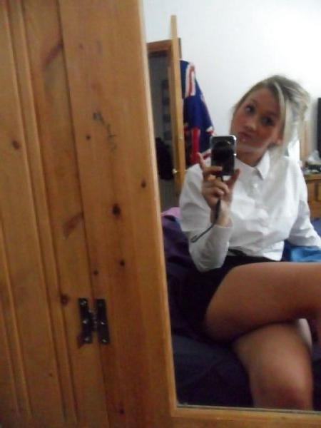 25P Sexy selfshot british teen girls