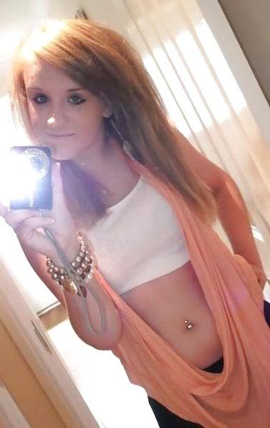 25P Sexy selfshot british teen girls