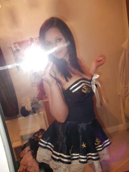 25P Sexy selfshot british teen girls
