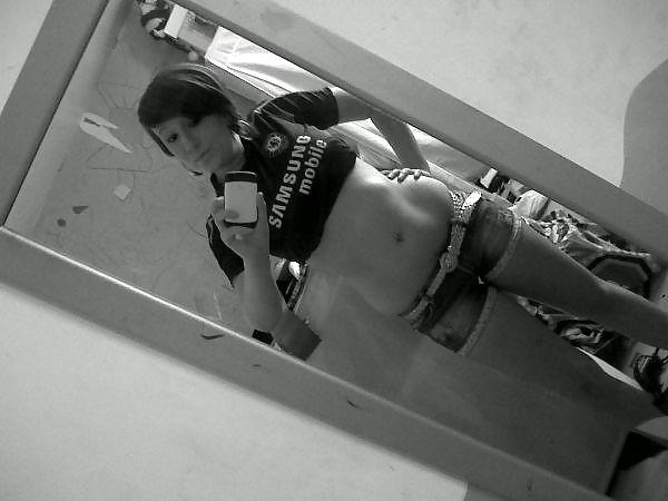 25P Sexy selfshot british teen girls
