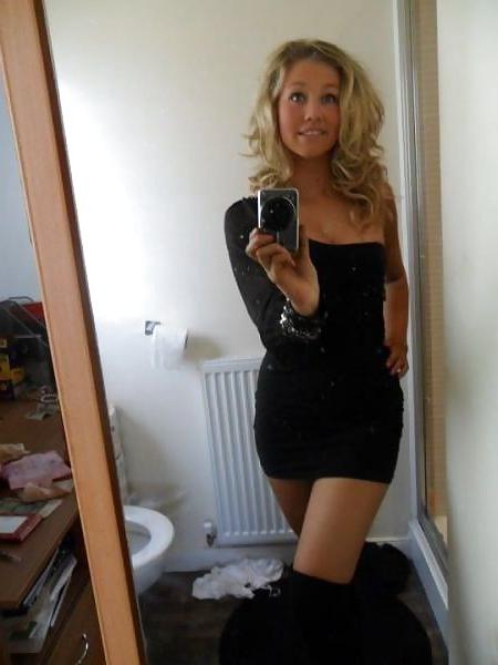 25P Sexy selfshot british teen girls
