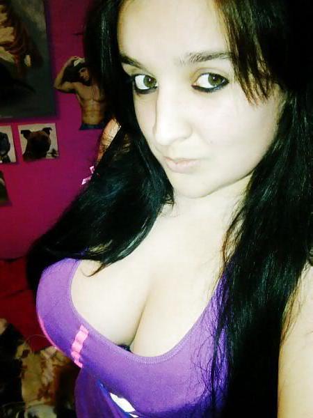 25P Sexy selfshot british teen girls