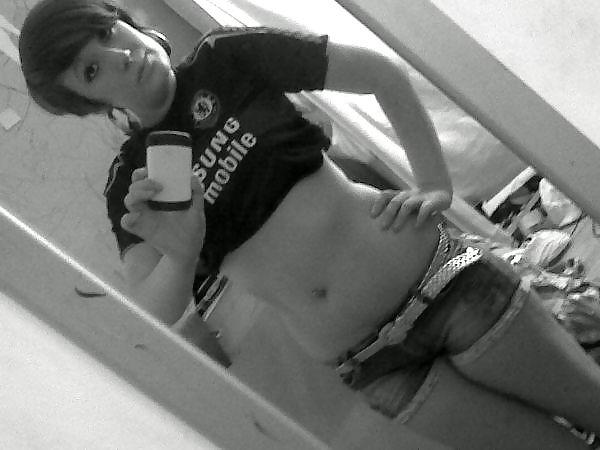 25P Sexy selfshot british teen girls