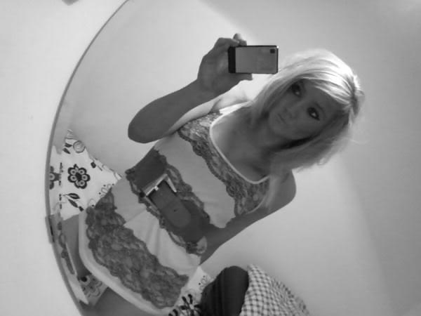 25P Sexy selfshot british teen girls