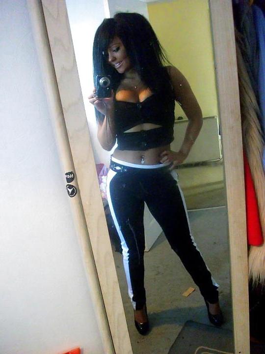 25P Sexy selfshot british teen girls