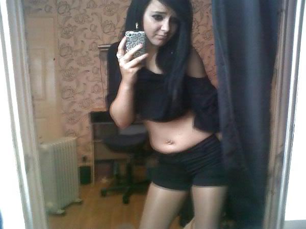 25P Sexy selfshot british teen girls