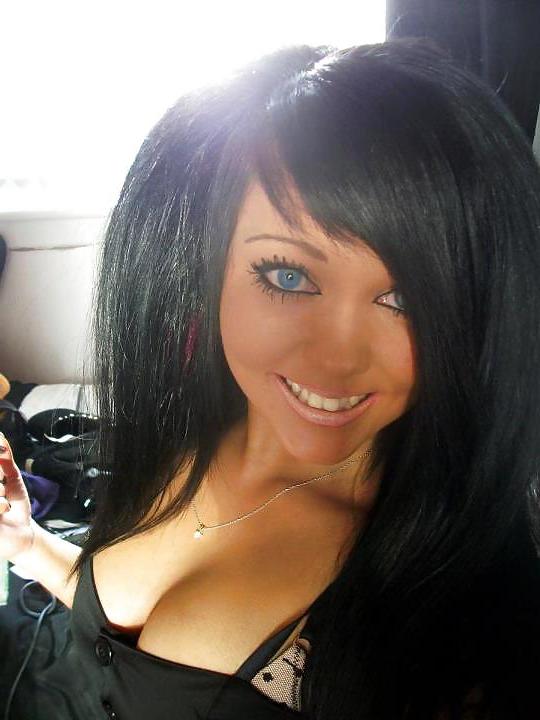 25P Sexy selfshot british teen girls