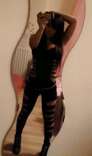 25P Sexy selfshot british teen girls