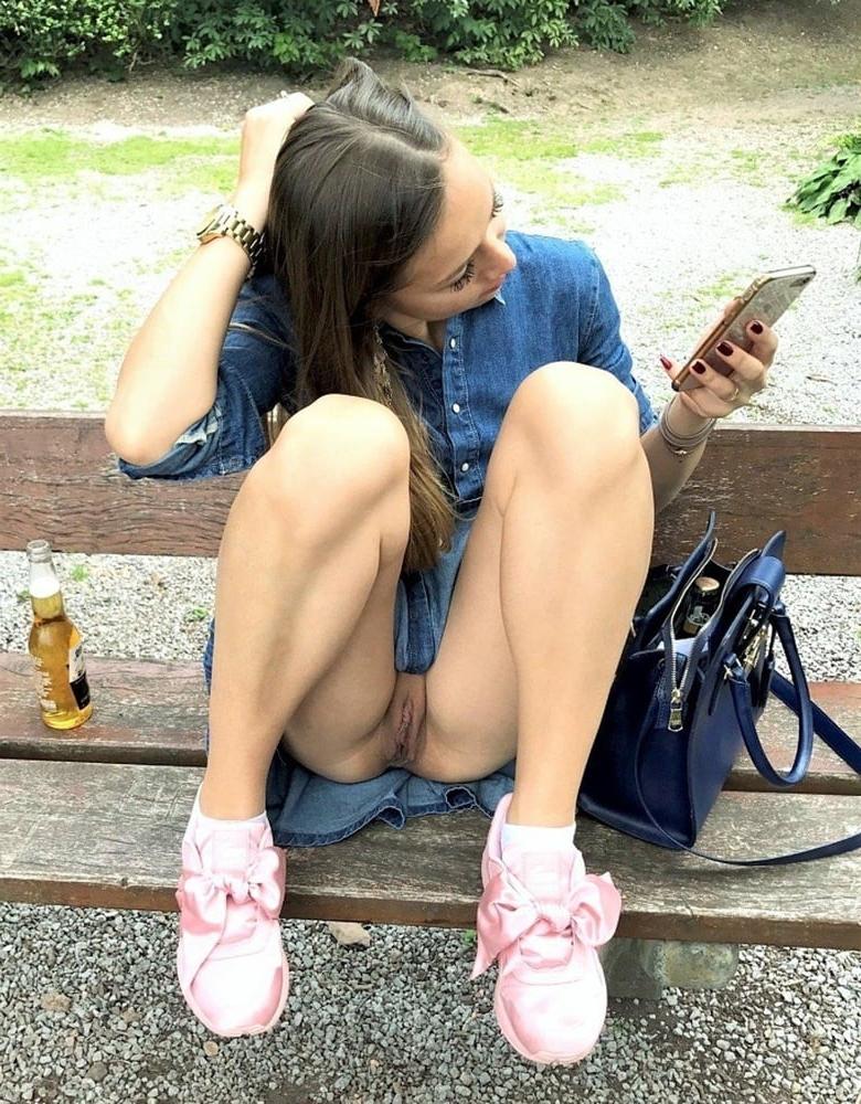 25P I love Girls flashing in public