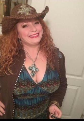 25P Granny Cleavage 123