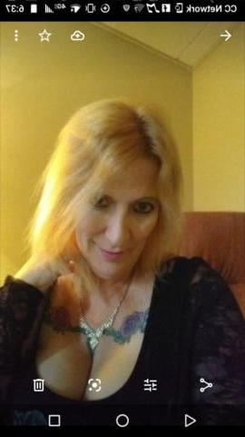 25P Granny Cleavage 123