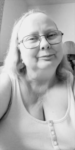 25P Granny Cleavage 123