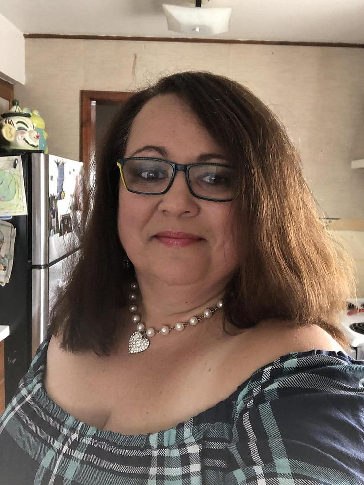 25P Granny Cleavage 123