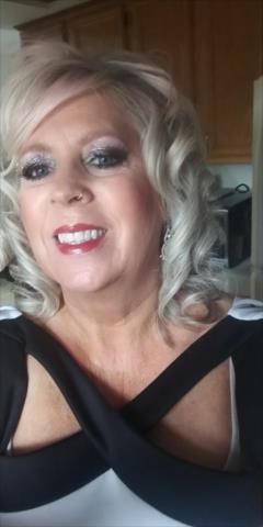 25P Granny Cleavage 123