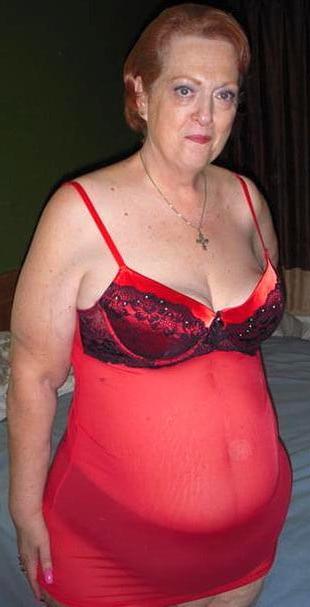 25P Granny Cleavage 123
