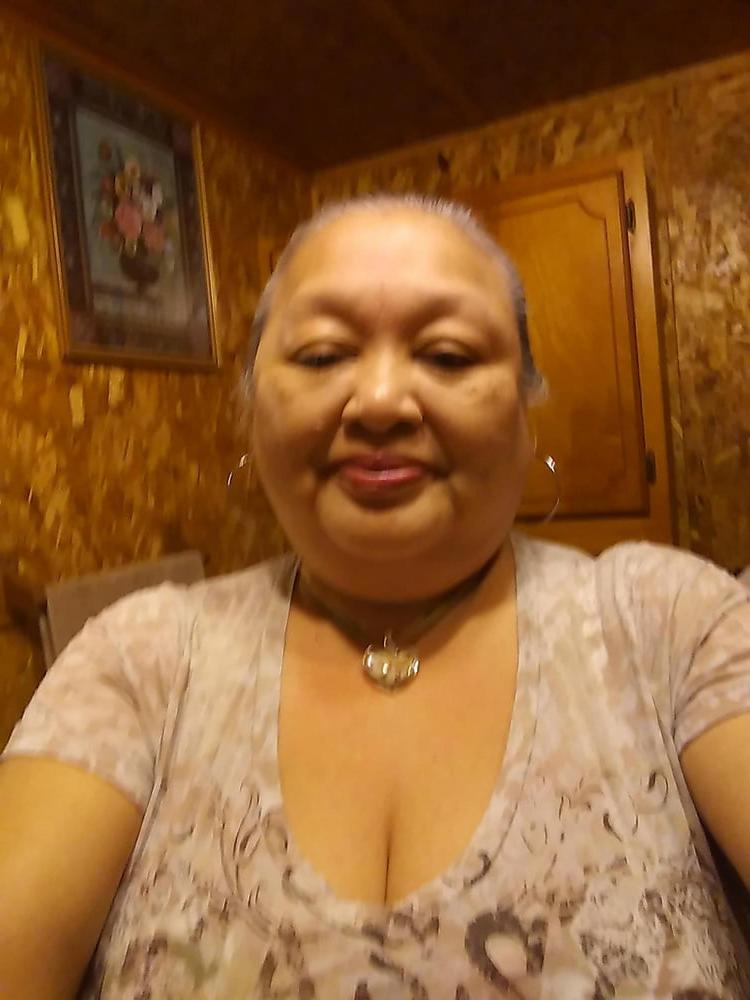25P Granny Cleavage 123