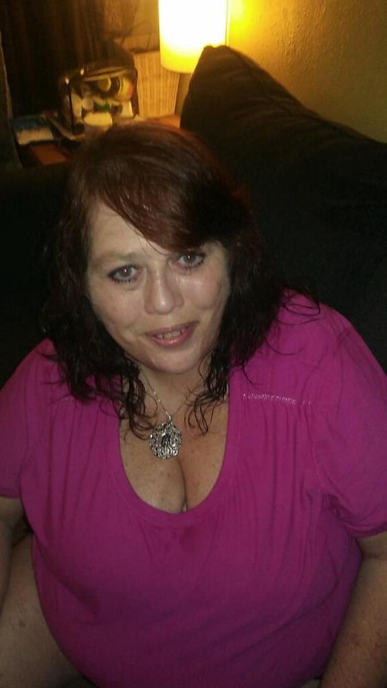 25P Granny Cleavage 123