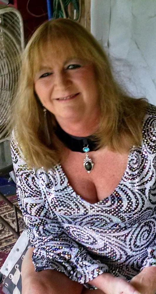 25P Granny Cleavage 123