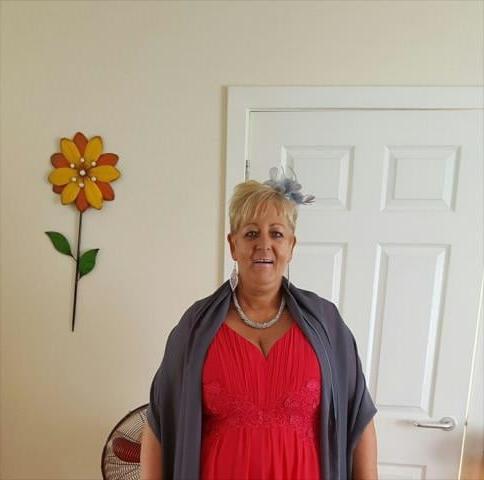 25P Granny Cleavage 20