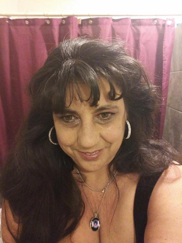 25P Granny Cleavage 20