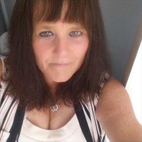 25P Granny Cleavage 20