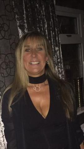25P Granny Cleavage 20