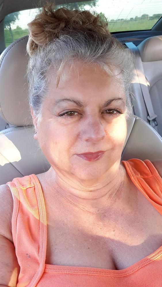 25P Granny Cleavage 20