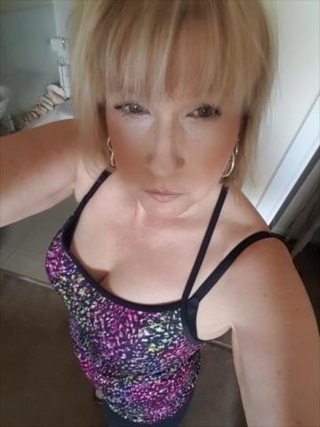 25P Granny Cleavage 20