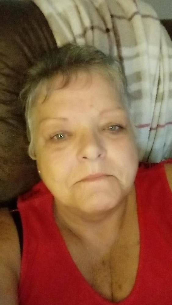 25P Granny Cleavage 20