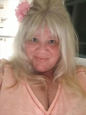 25P Granny Cleavage 20