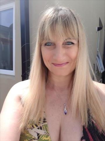 25P Granny Cleavage 20