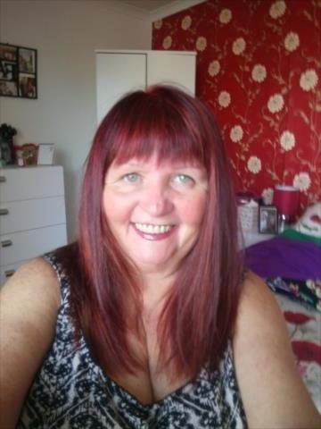 25P Granny Cleavage 20