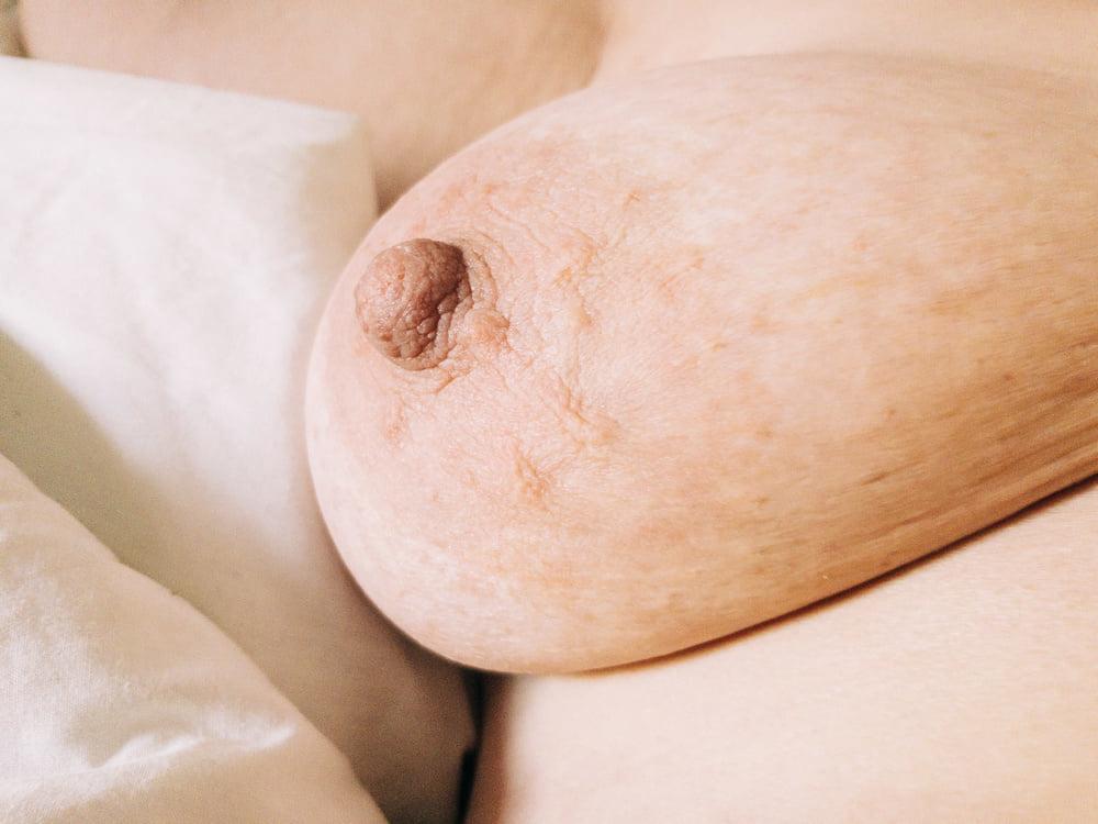 10P playing with wife's big nipple